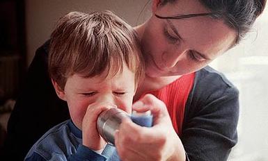 If a strong cough in a child at night, what should parents do?