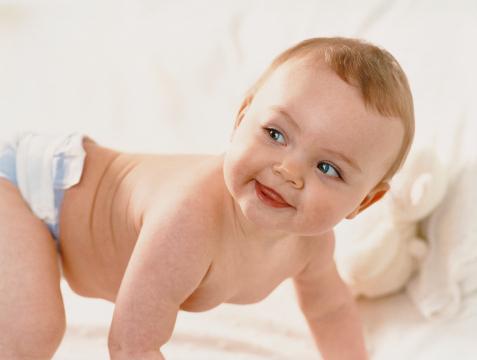 How many months does the baby begin to crawl, and how to fix this skill?