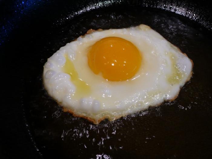 In more detail about the calorie content of fried eggs