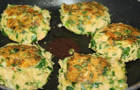 How to make tasty and juicy cutlets from minced meat and zucchini