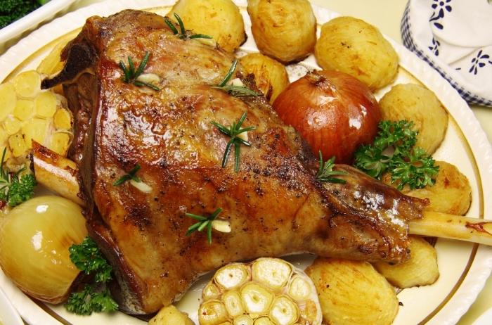 How delicious to bake a leg of lamb?