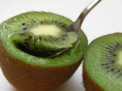 How to eat kiwi