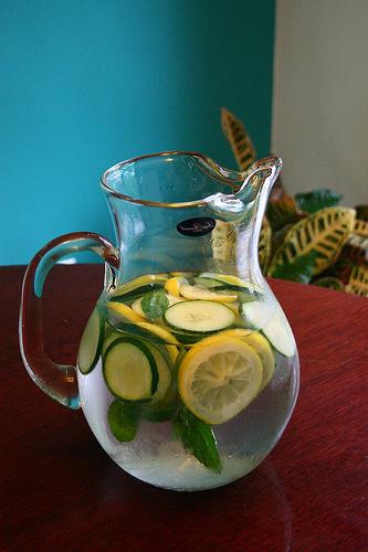 Water with ginger and lemon will help to lose weight and strengthen health
