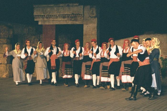 Greek dance. Serra, Maharja and Sirtaki