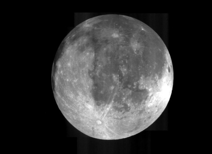 What is the diameter of the moon?
