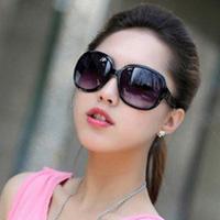 How to choose sunglasses according to the shape of the face. Tips for these women of fashion