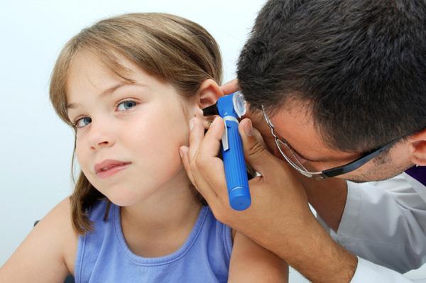 The child has an earache. What to do? How to treat?